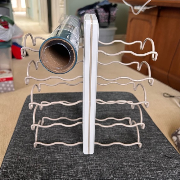 Adjustable Vinyl Roll Storage Holds 20 Rolls - Picture 2 of 3